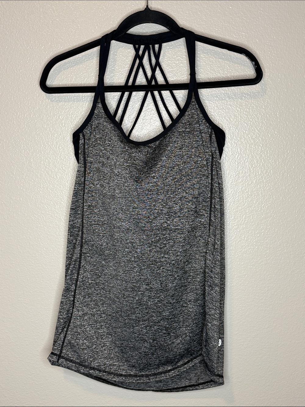 Lululemon Women's black and white Tank Top with built in bra size 10ish (bin13)